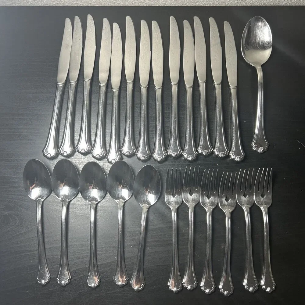 25 Pc Oneida Midtowne Silverware, Serving Spoon, Tb Spoon & Knives, Salad Forks